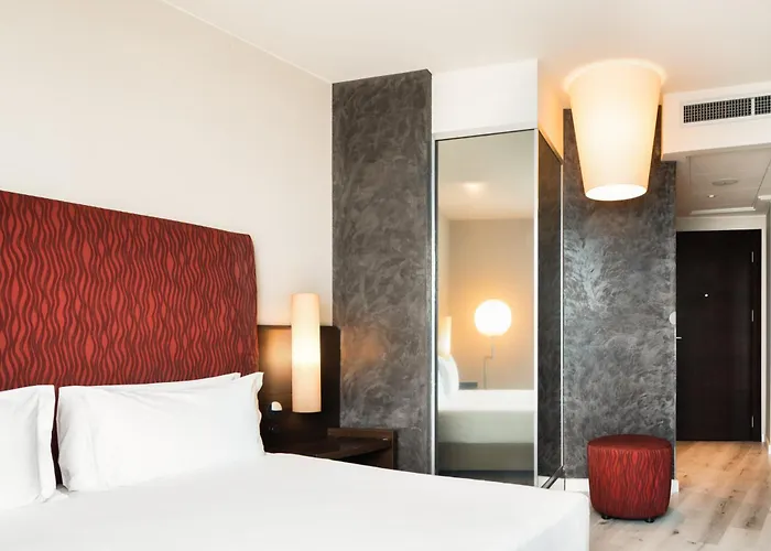 מלון Hi בארי