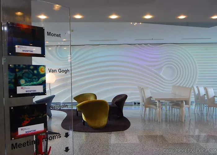 מלון Hi בארי